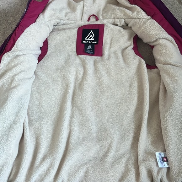 Women’s XL hooded zip up Ripzone vest - Picture 3 of 8